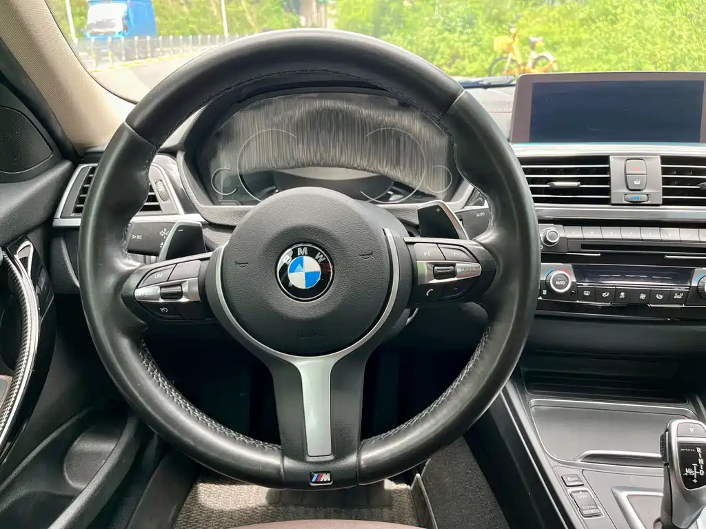 BMW 3 Series 2019 — фото 9