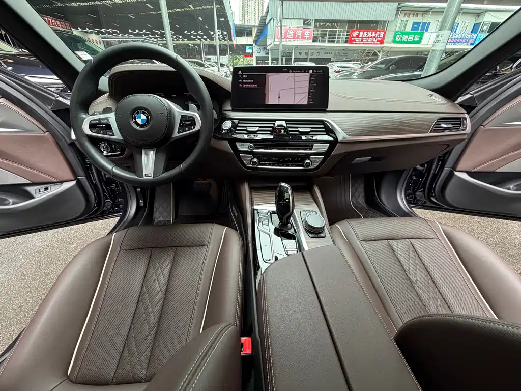 BMW 5 Series 2022 — фото 16