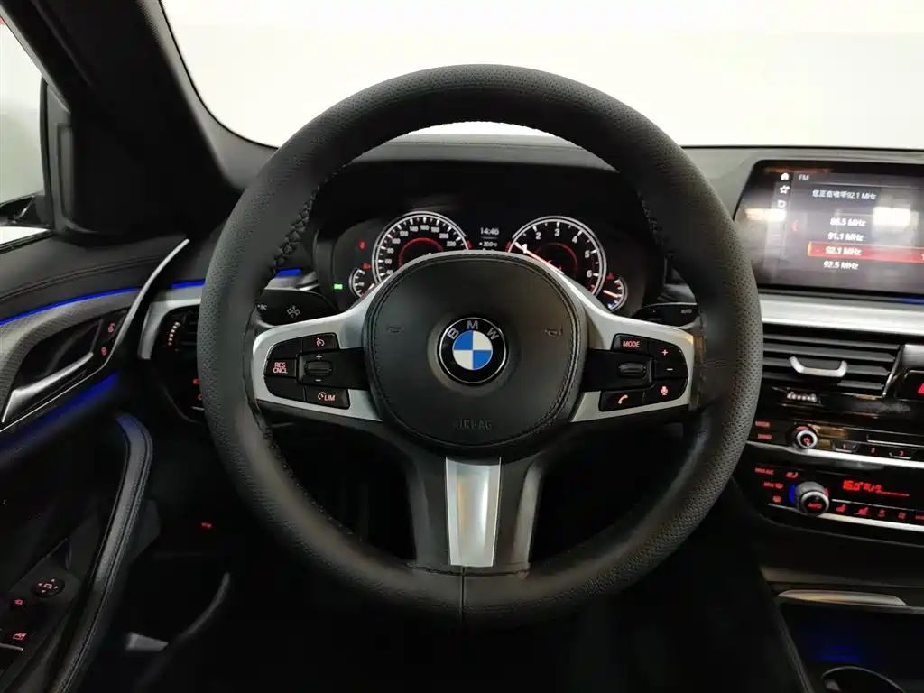 BMW 5 Series 2019 — фото 11