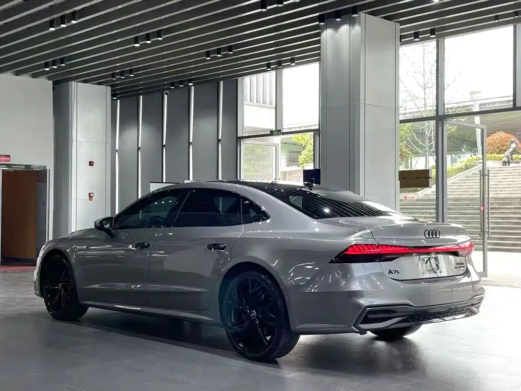 Audi A7L 2025 — фото 9