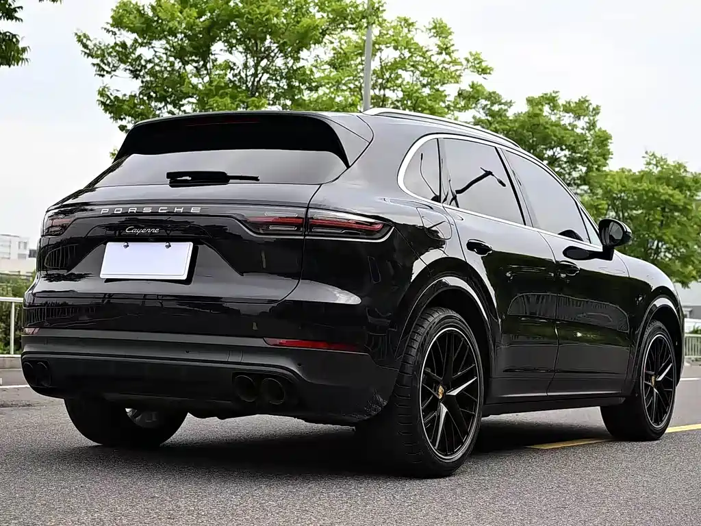 Porsche Cayenne 2018 — фото 18