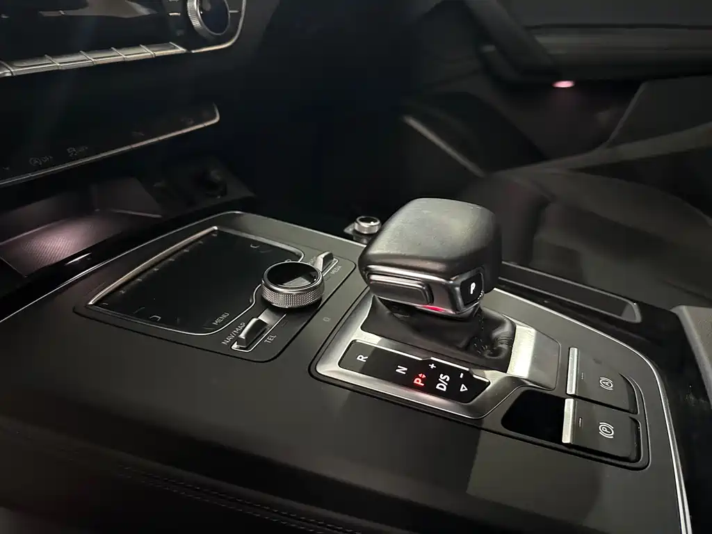 Audi Q5L 2021 — фото 19
