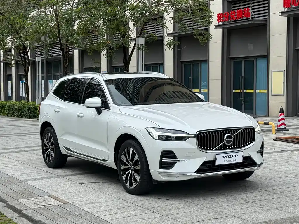 Volvo XC60 2022 — фото 3