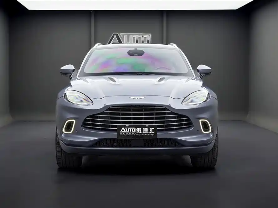 Aston Martin DBX 2023 — фото 2