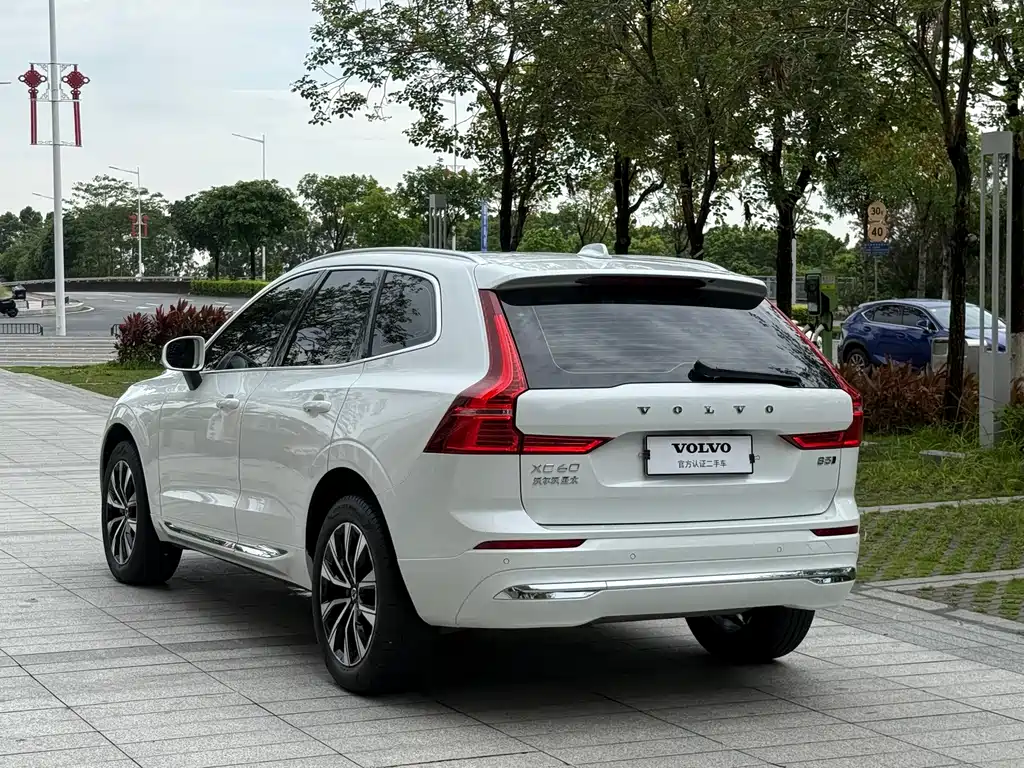 Volvo XC60 2022 — фото 7