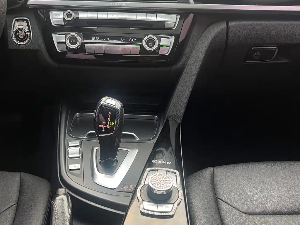 BMW 3 Series 2017 — фото 14