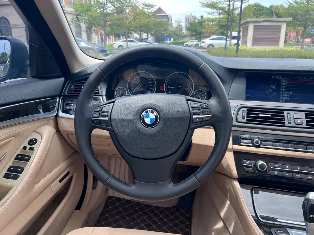 BMW 5 Series 2012 — фото 15