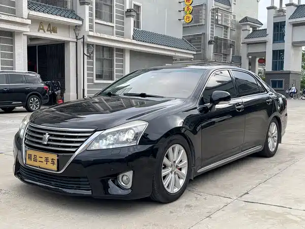 Toyota Crown 2012
