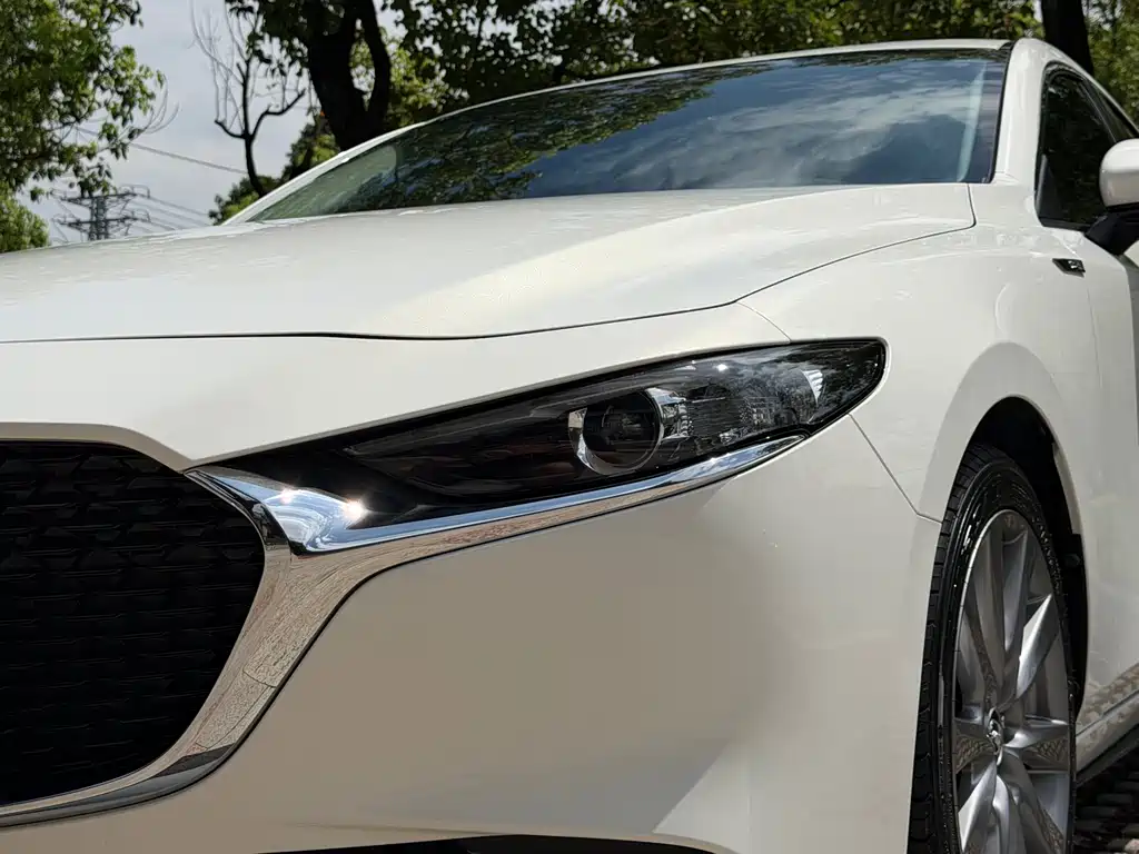 Mazda 3 Axela 2020 — фото 16