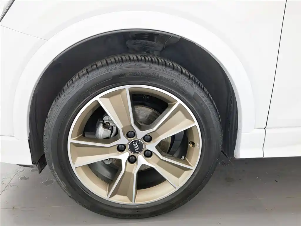 Audi Q2L 2023 — фото 17