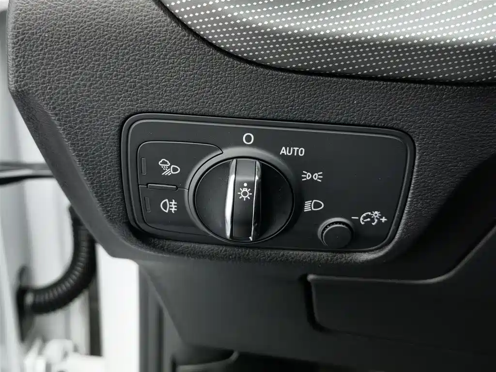 Audi Q2L 2023 — фото 21