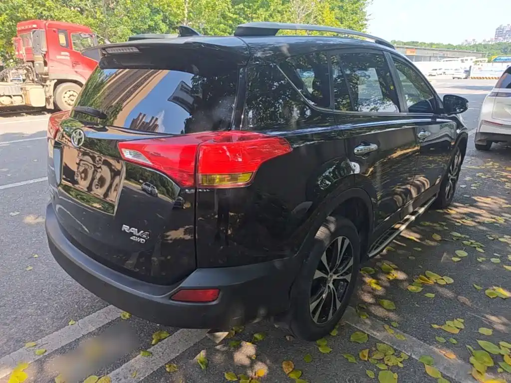Toyota RAV4 2015 — фото 7