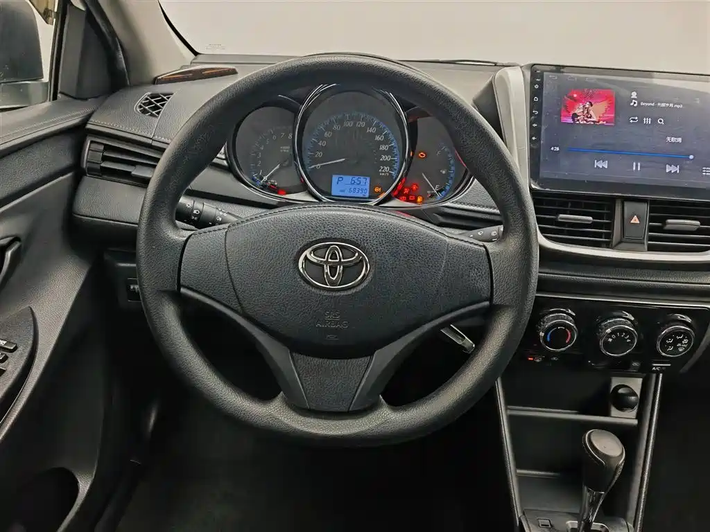 Toyota Yaris L 2018 — фото 11