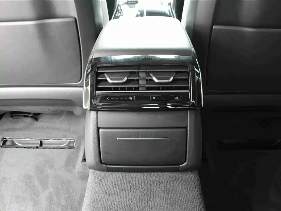 Audi A8 2022 — фото 14