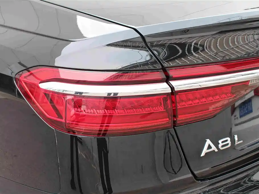 Audi A8 2022 — фото 9