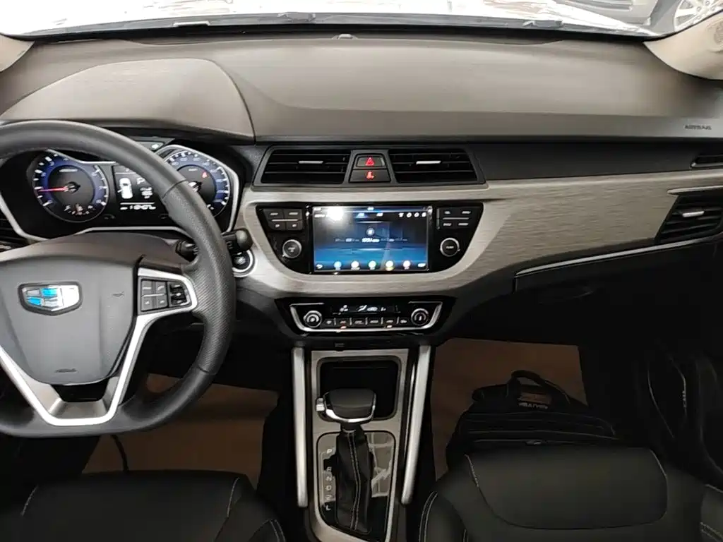 Geely Vision X3 2019 — фото 13