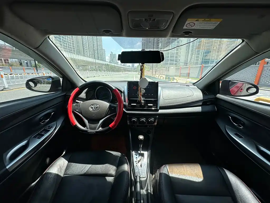 Toyota Yaris L 2015