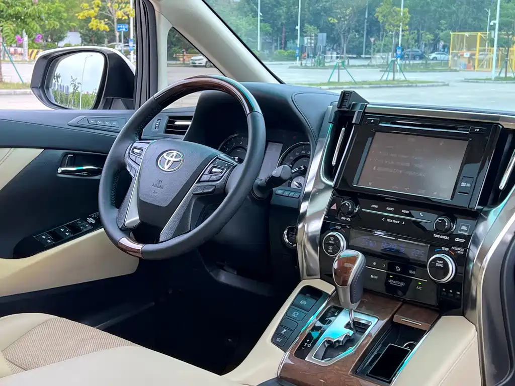 Toyota Alphard 2016 — фото 10