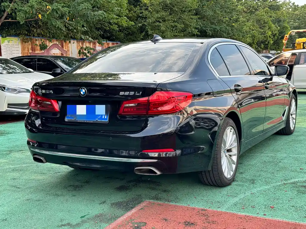 BMW 5 Series 2019 — фото 9
