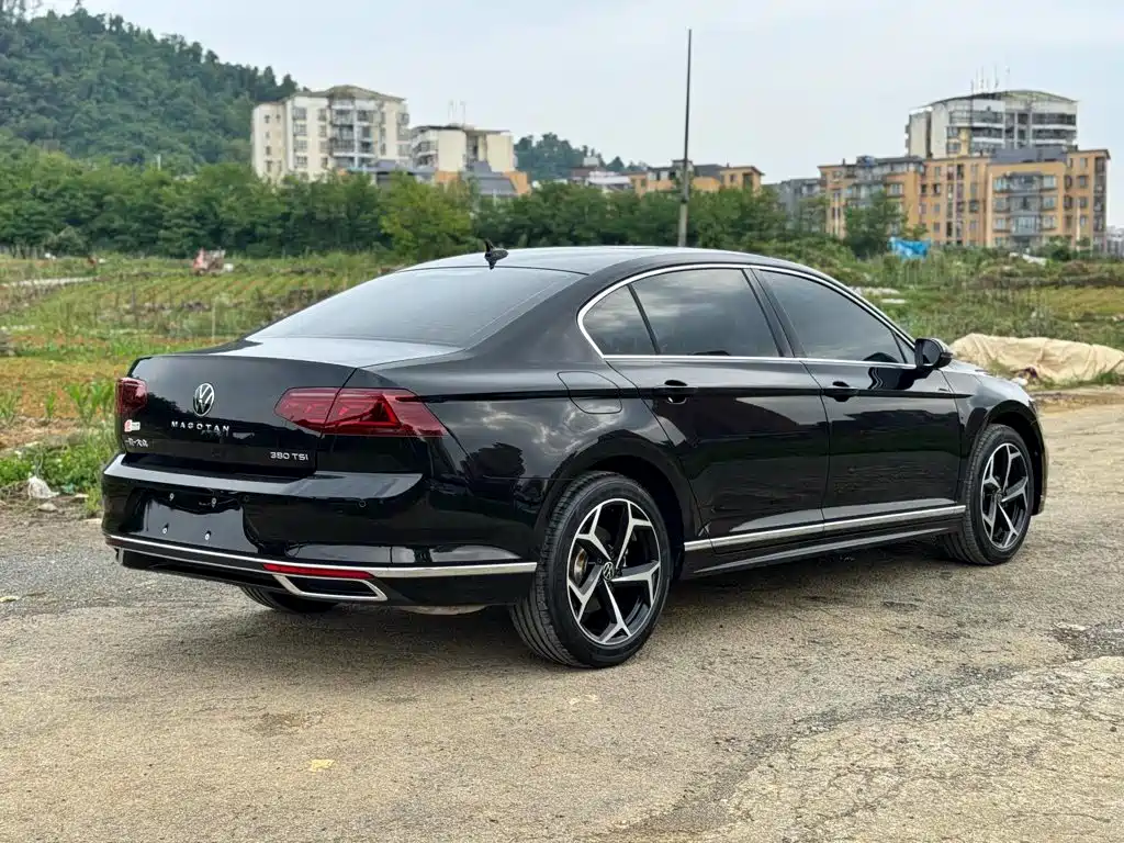Volkswagen Magotan 2025