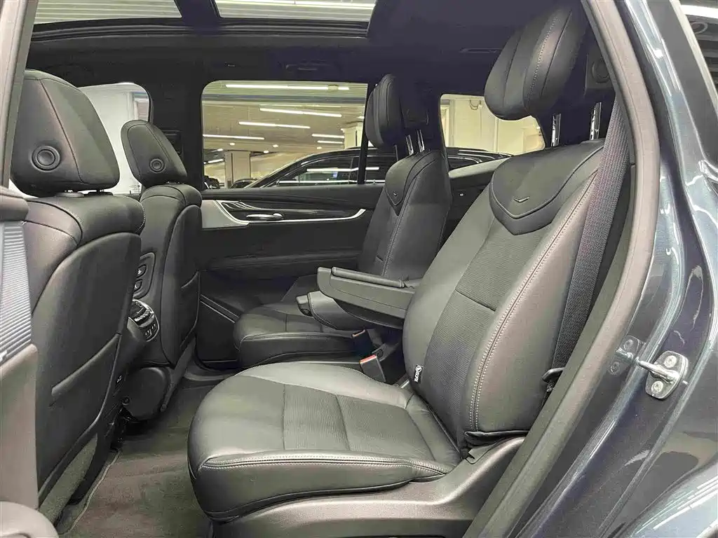 Cadillac XT6 2024 — фото 16