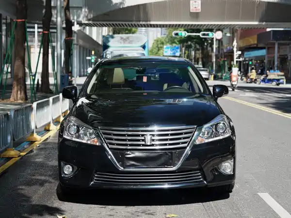 Toyota Crown 2012