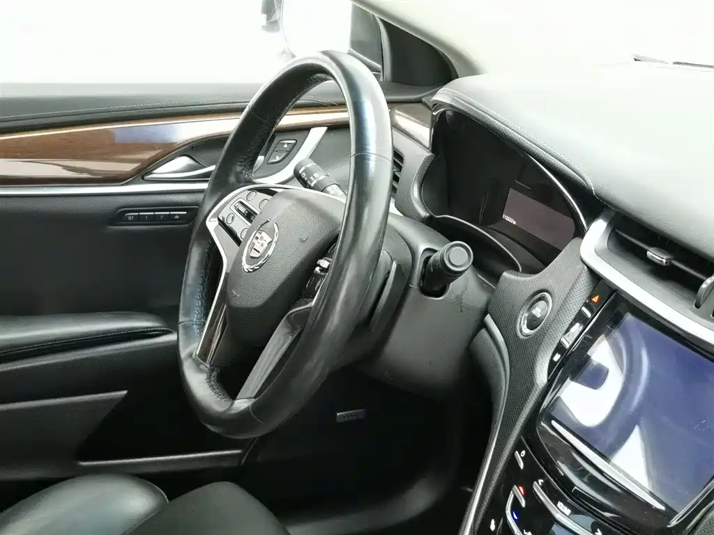 Cadillac XTS 2013 — фото 22