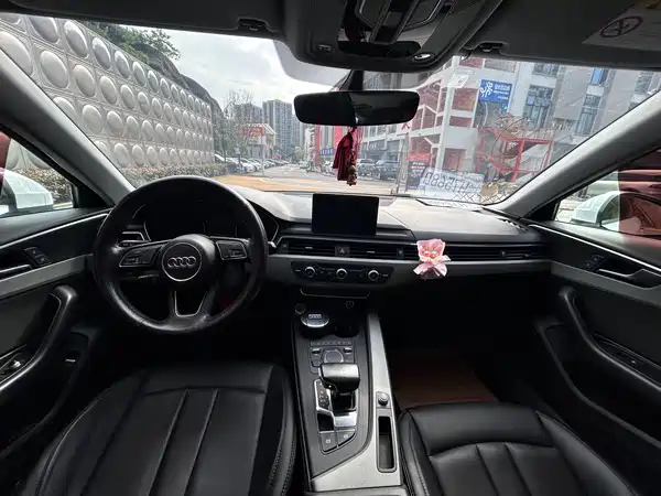 Audi A4L 2018