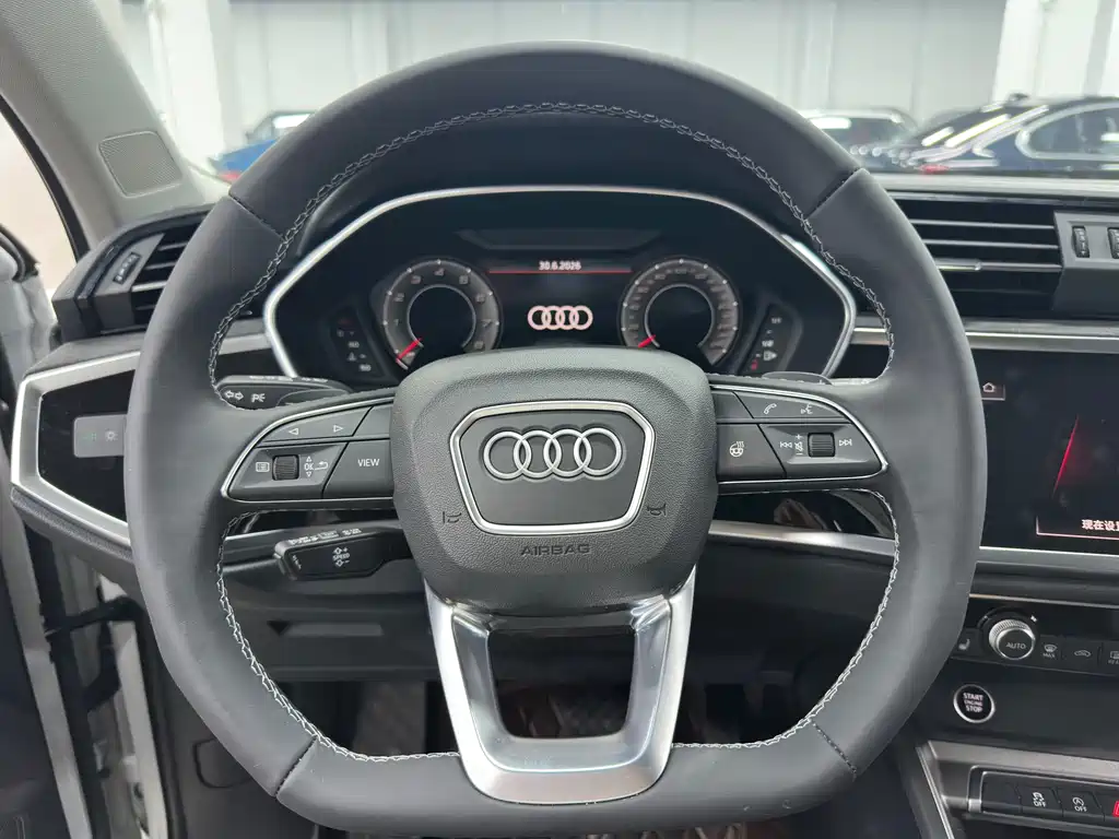 Audi Q3 2022 — фото 12