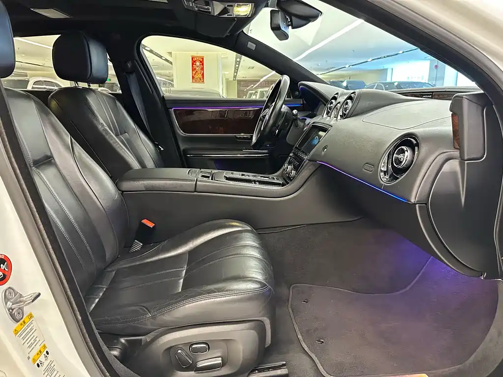 Jaguar XJ 2016 — фото 13