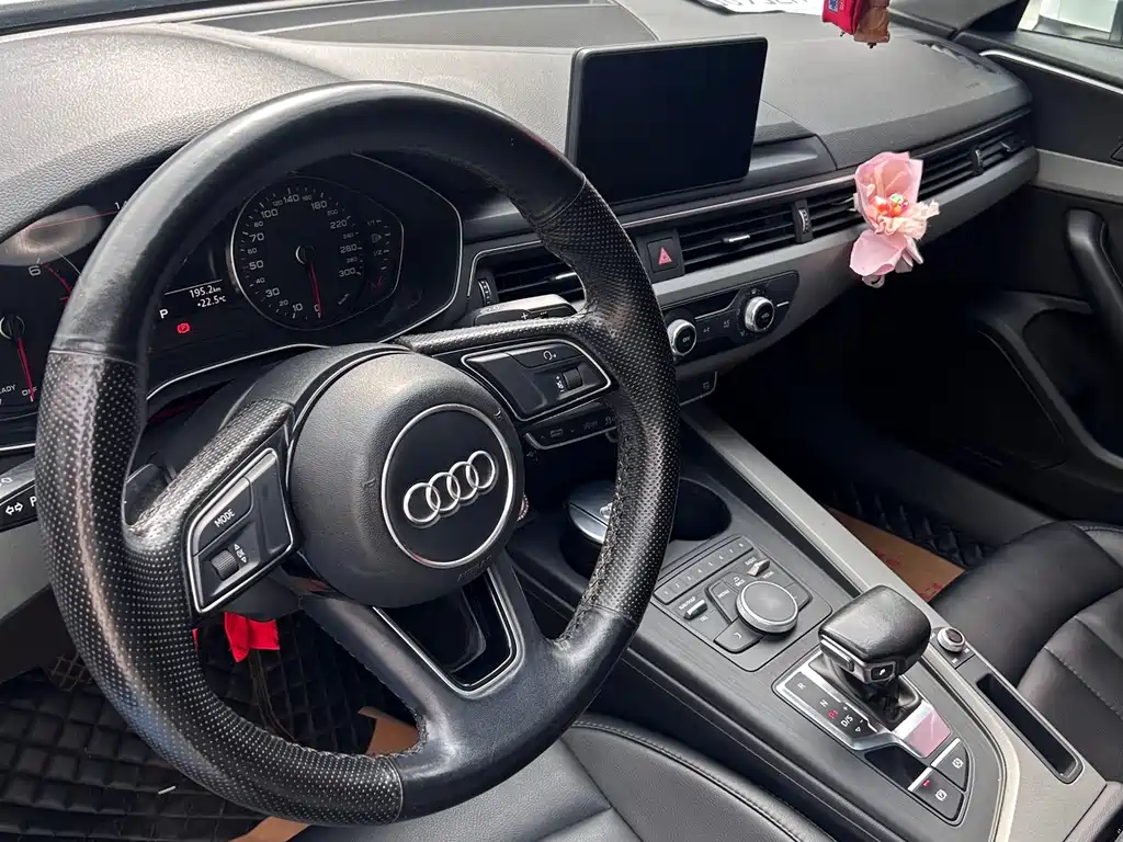 Audi A4L 2018 — фото 6