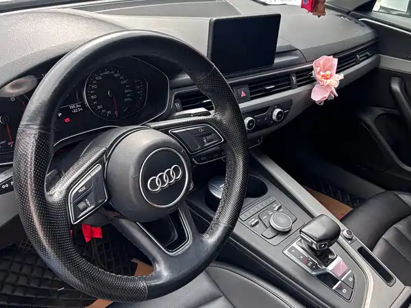 Audi A4L 2018