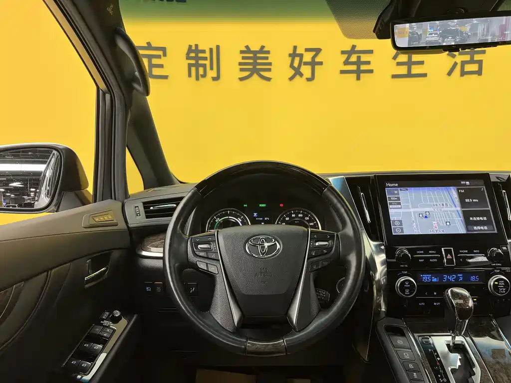 Toyota Alphard 2020 — фото 11