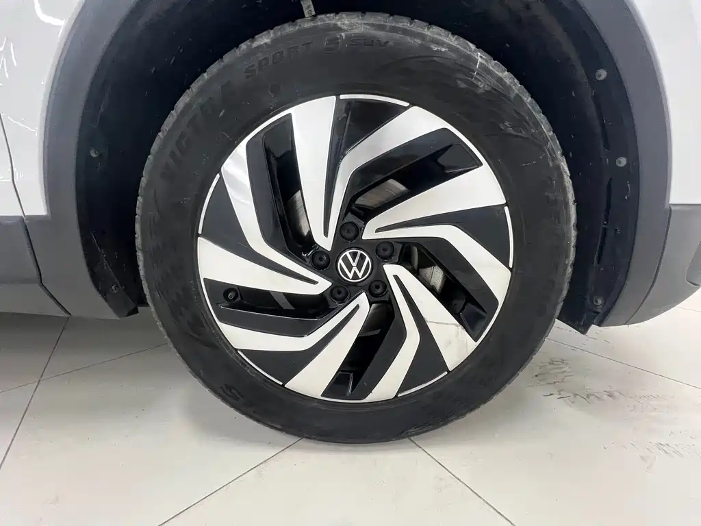 Volkswagen Tiguan L 2023 — фото 9