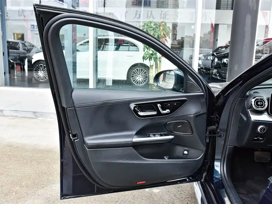 Mercedes-Benz C-Class 2024 — фото 16