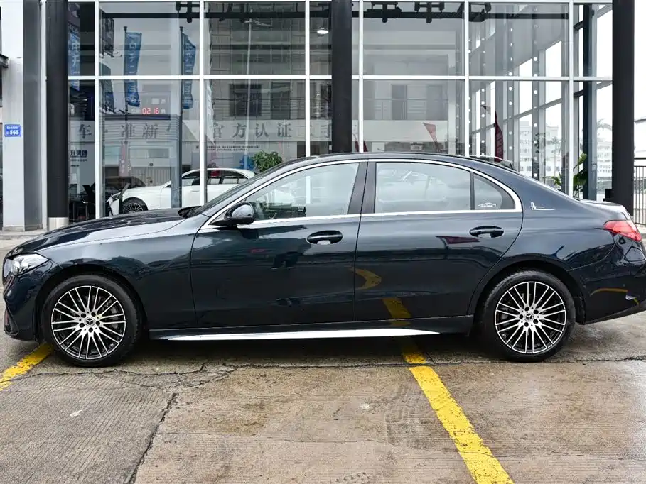 Mercedes-Benz C-Class 2024 — фото 3