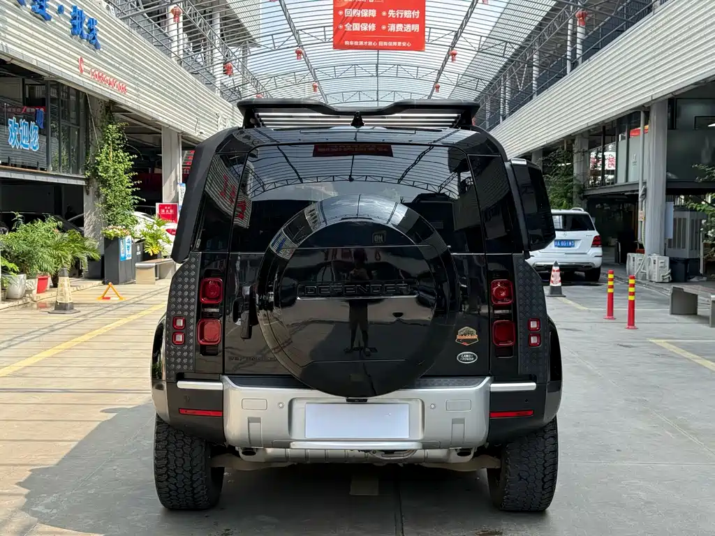 Land Rover Defender 2023 — фото 13