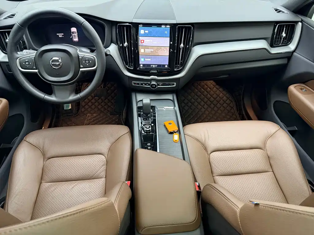 Volvo XC60 2025 — фото 13