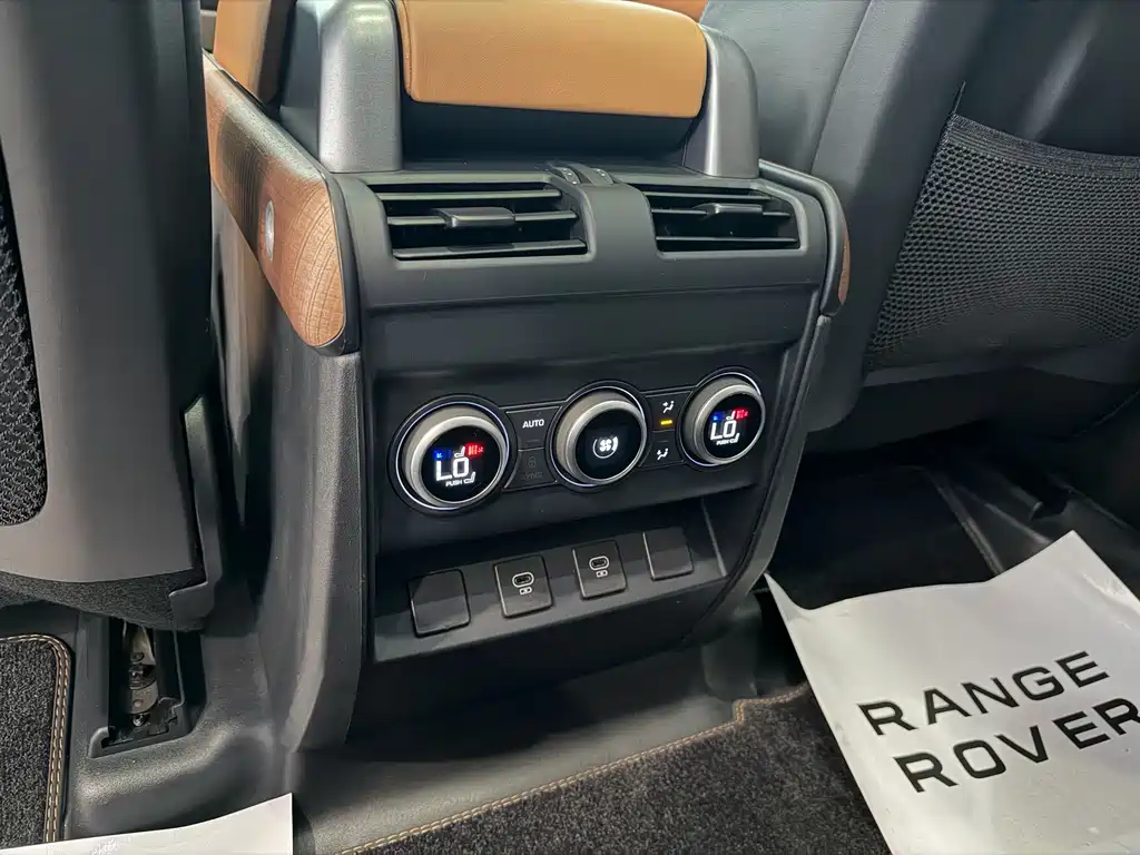 Land Rover Defender 2024 — фото 15