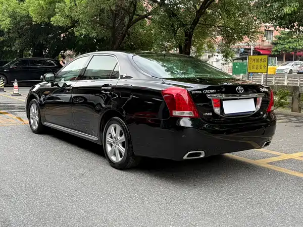 Toyota Crown 2010