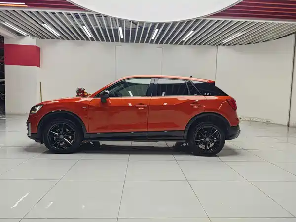 Audi Q2L 2019