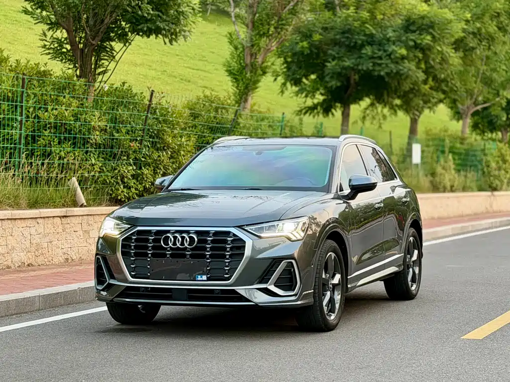 Audi Q3 2022 — фото 1