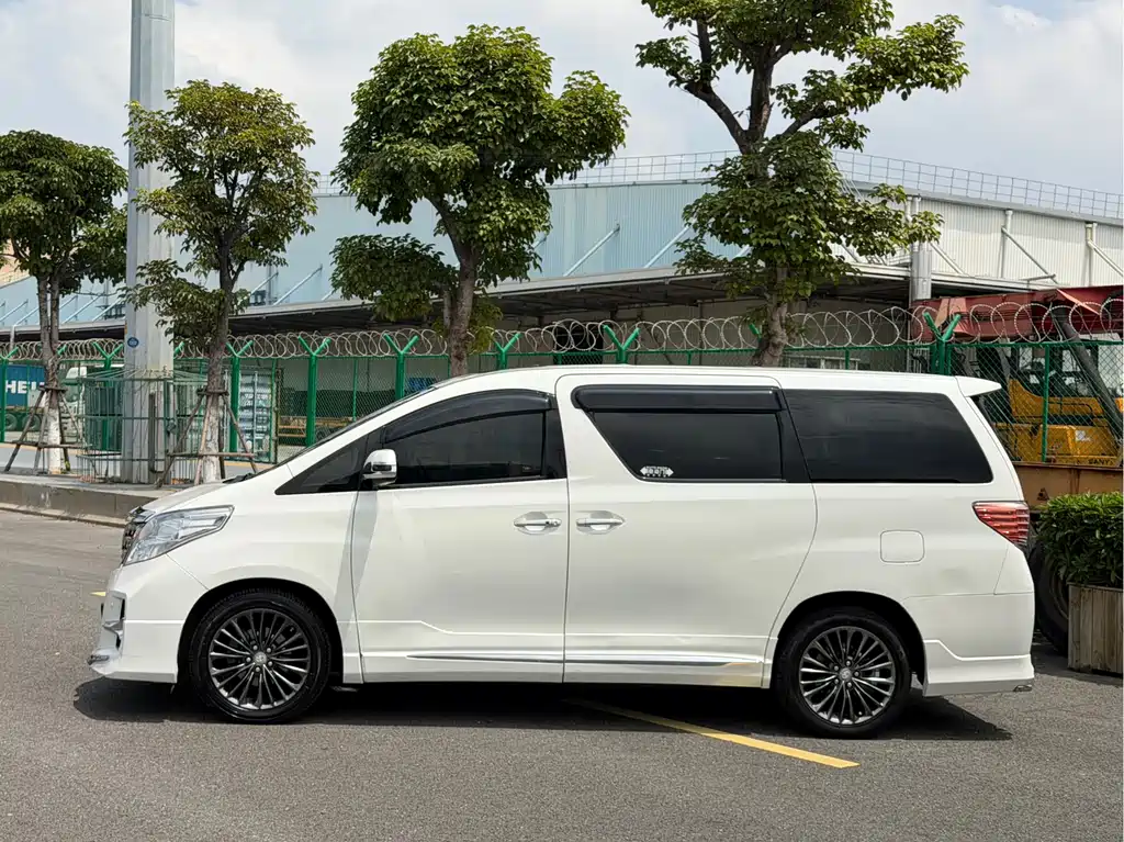 Toyota Alphard 2013 — фото 4