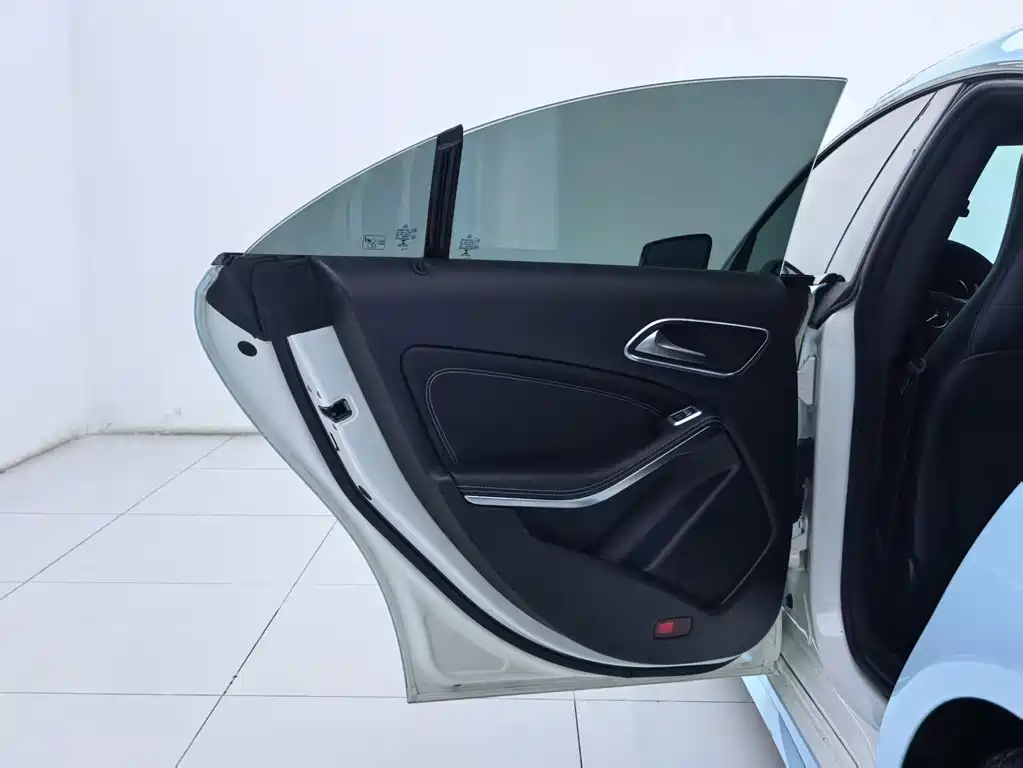 Mercedes-Benz CLA 2018 — фото 18