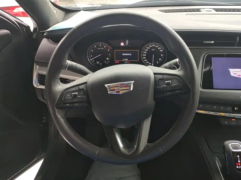 Cadillac XT4 2019 — фото 15