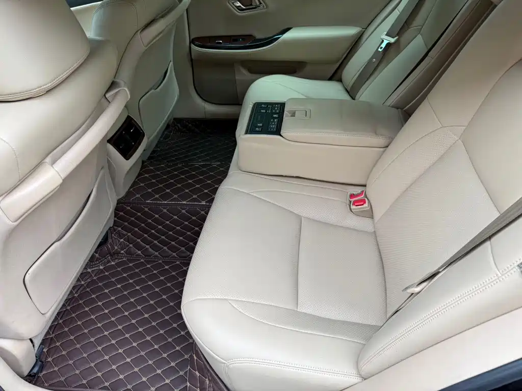 Toyota Crown 2010 — фото 19
