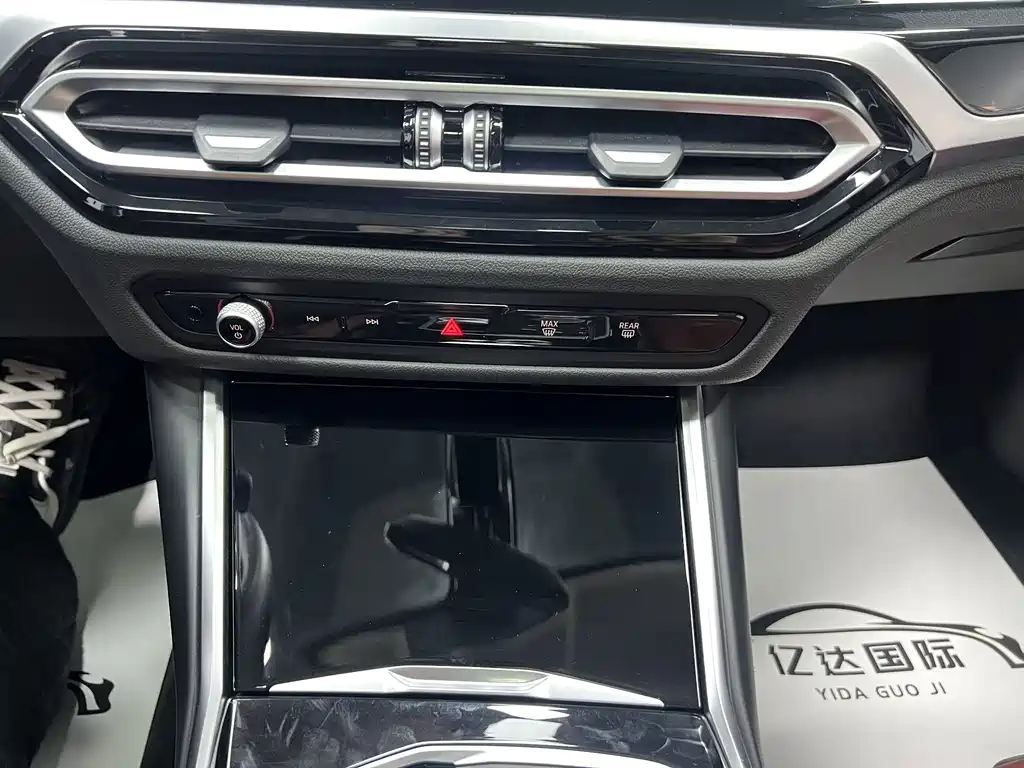 BMW 3 Series 2022 — фото 11