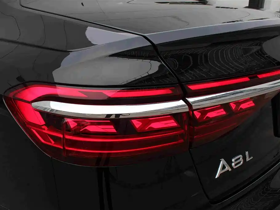 Audi A8 2023 — фото 13