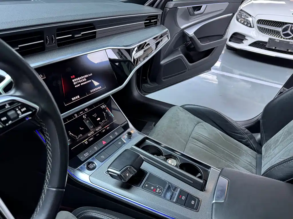 Audi A6L 2022