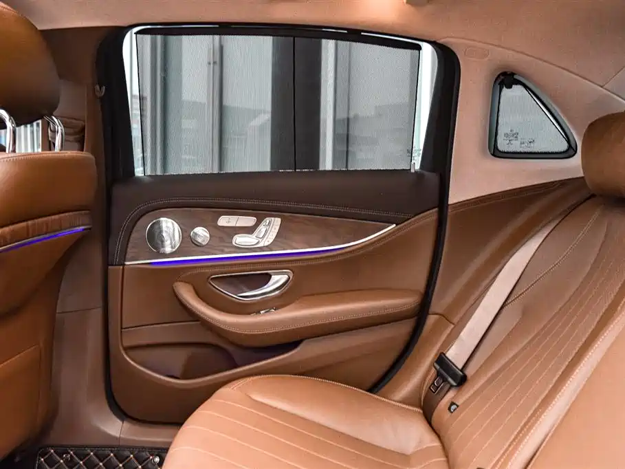 Mercedes-Benz E-Class 2022 — фото 16